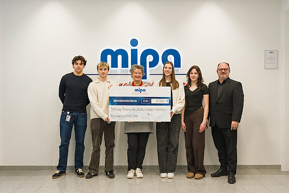 Donation handover to the "Ambulante Kinderhospiz, Zentrum Niederbayern"